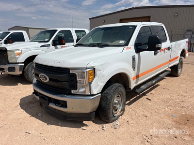 2017 Ford F-250 XL 4x4 Crew Cab بيك اب