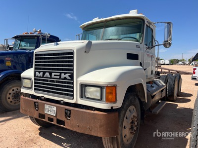 2003 Mack CH613 6x4 Ciągnik siodłowy T/A z kabiną dzienną