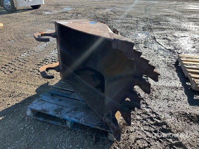 32 in Q/C V-Ditching Excavator Bucket