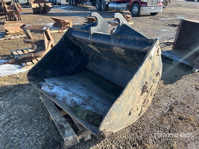 66 in Q/C Cleanup Excavator Bucket