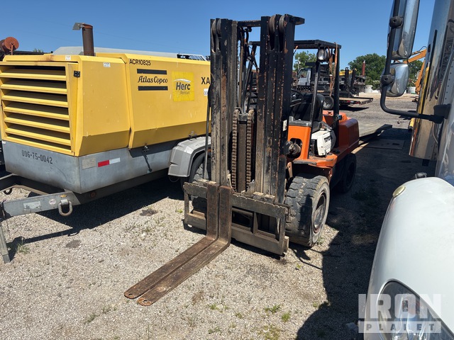 Toyota FG45 10000 lb Pneumatic Tire Forklift