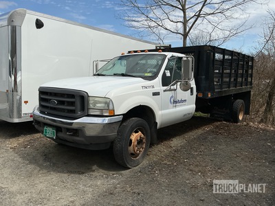2004 Ford F-450 XL 4x2 Flatbed Truck
