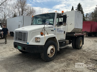 2001 Freightliner FL70 4x2 平台トラック