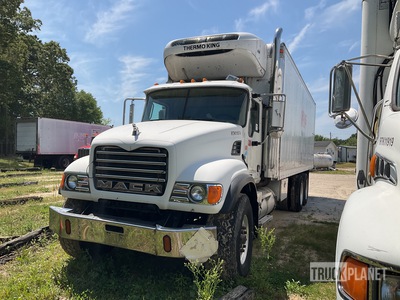 2003 Mack CV713 6x6 Camions - frigorifiques (Inoperable)