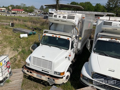 2000 International 4900 4x2 Camions - frigorifiques (Inoperable)