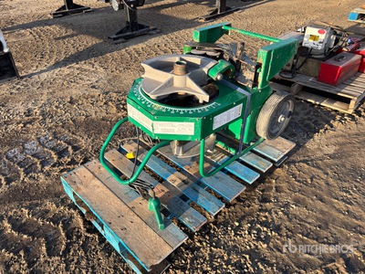 Greenlee 555 1/2 in - 2 in Pipe Bending Machine