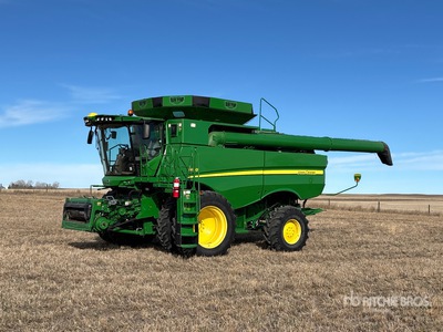2014 John Deere S670 4x4 Combine Harvester