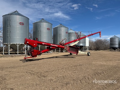2024 Farm King 1385 13 in x 85 ft Telescopic Swing Graan vijzel