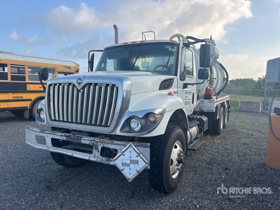 2009 International 7400 6x4 Saugbagger-Lkw