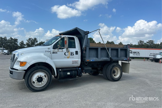 2013 Ford F-750 4x2 S/A Dump Truck