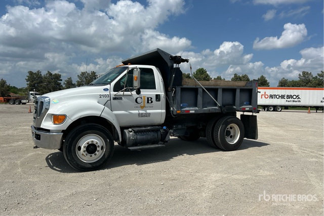 2013 Ford F-750 4x2 S/A Dump Truck