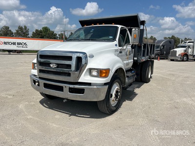 2013 Ford F-750 4x2 ダンプトラック（S/A）