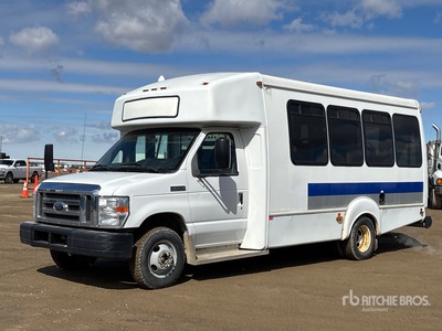 2012 Ford Econoline E-450 4x2 13-Seat Mini Bus