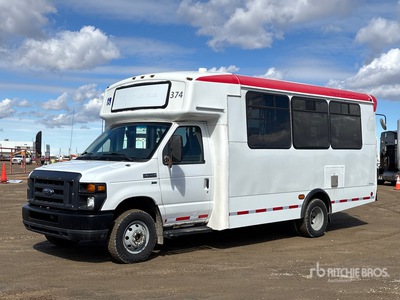2013 Ford Econoline E-450 4x2 12-Seat Mini Bus