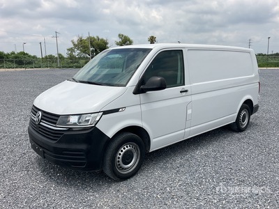 2021 Volkswagen Transporter Camioneta con Caja Seca / Fourgon cargo