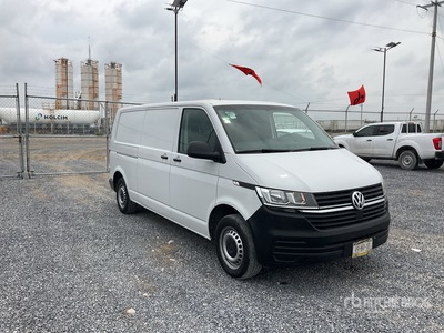 2021 Volkswagen Transporter Camioneta con Caja Seca / バン