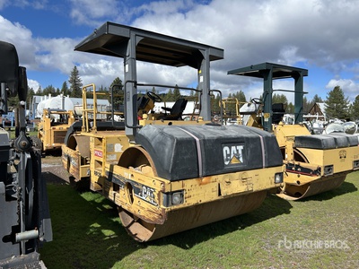 2001 Cat CB-634C Rullo vibrante tandem