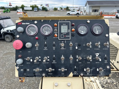 2005 Ingersoll Rand PF5510 Track Asphalt Paver