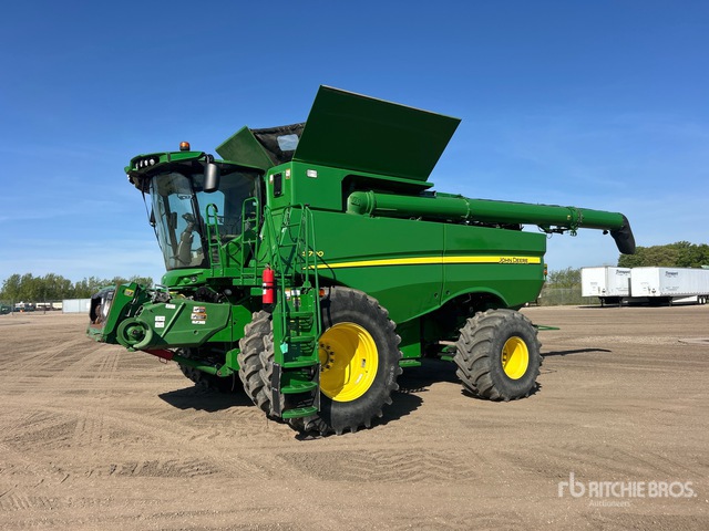 2018 John Deere S790 4x4 Combine Harvester