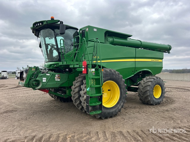 2018 John Deere S790 4x4 Combine Harvester