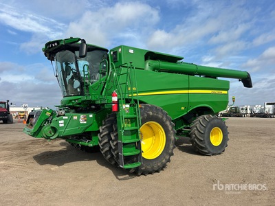 2021 John Deere S760 Combine Harvester