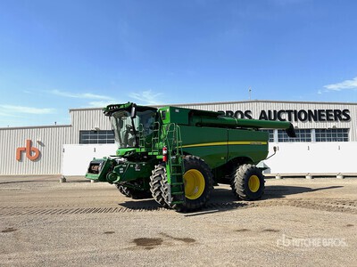 2021 John Deere S760 Combine Harvester