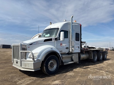2015 Kenworth T880 8x6 Sleeper Winch Truck