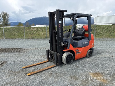 2005 Toyota 7FGCU25 3300 lb Forklift