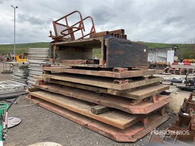 Quantity of (4) Trench Box Spreaders