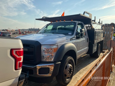 2015 Ford F-550 Flatbed Truck