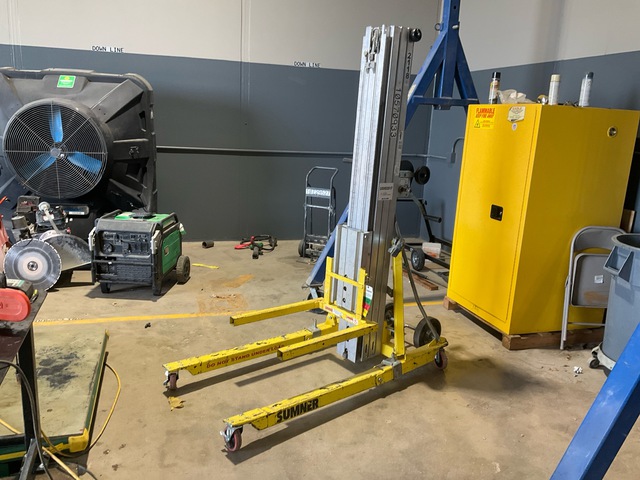 2022 Sumner 2118 Material Hoist