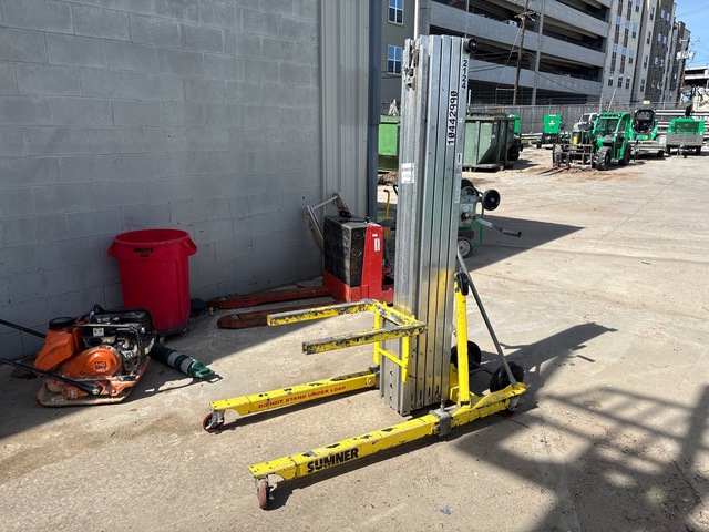2021 Sumner 2124FE Material Hoist