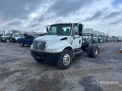 2006 International 4300 4x2 S/A Day Cab Truck Tractor