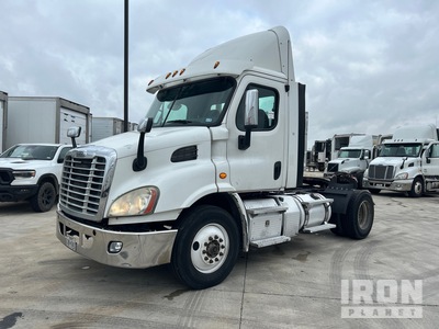 2016 Freightliner Cascadia  113 4x2 S/A Dagcabine Trekker