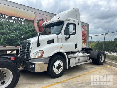 2013 Freightliner Cascadia  113 4x2 Cabeza Tractora Cabina Corta
