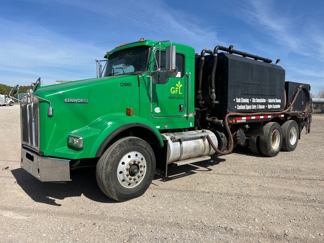 2014 Kenworth T800 2800 gal 6x4 Tanker Truck 2014 Kenworth T800 2800 gal 6x4 Tanker Truck