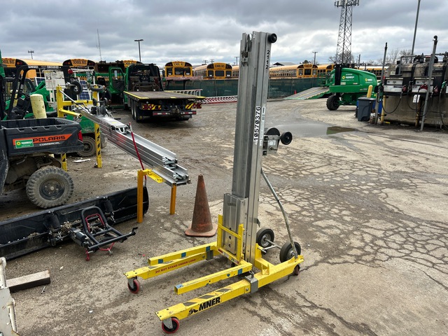 2022 Sumner 2112 Material Hoist