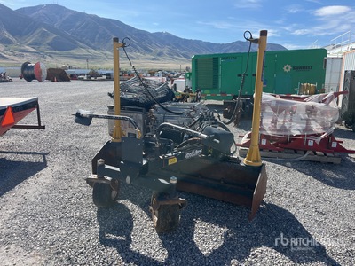 Cat Level Best 86 in Skid Steer Grader