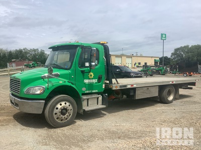 2018 FREIGHTLNR M2 106 4x2 شاحنة سحب مسطحة