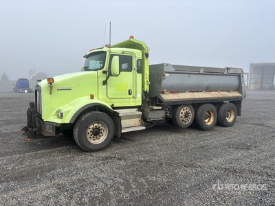 2004 Kenworth T800B 8x4 Tri/A Camión dumper