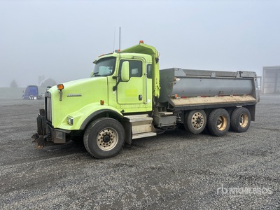 2004 Kenworth T800B 8x4 Tri/A Camión dumper