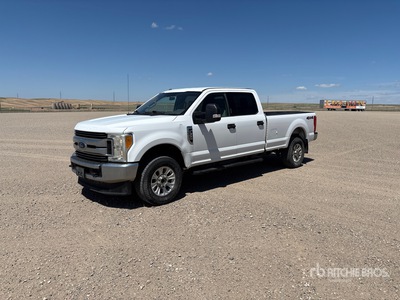 2017 Ford F-350 XLT 4x4 Crew Cab Pickup