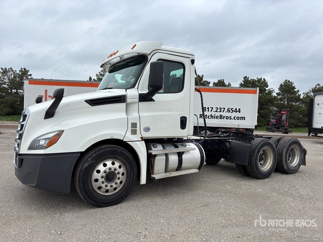 2020 Freightliner Cascadia 126 2020 Freightliner Cascadia 126 6X4 T/A Day Cab Truck Tractor