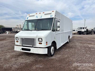 2010 Freightliner MT45 4x2 Furgón de Reparto