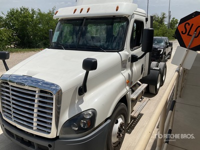2018 Freightliner Cascadia 125 T/A Day Cab Truck Tractor