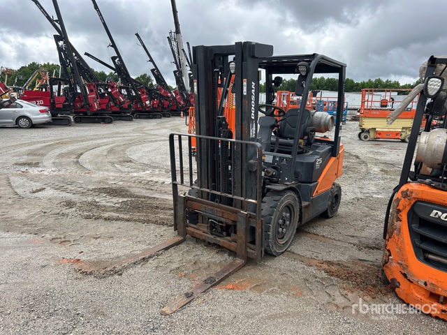 2022 Doosan G25E-7 4600 lb Pneumatic Tire Forklift