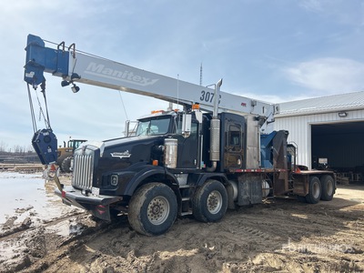Manitex 3071C 30 ton Straight Boom on 2007 Kenworth T800B 8x4 Twin-Steer Sleeper Boom Truck