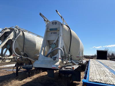 2001 Advance 31000 L Tri/A Super B-Train Lead Pneumatic Bulk Trailer