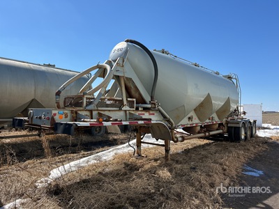 1981 Fruehauf 985 cft Tri/A Remolque Cisterna Neumática