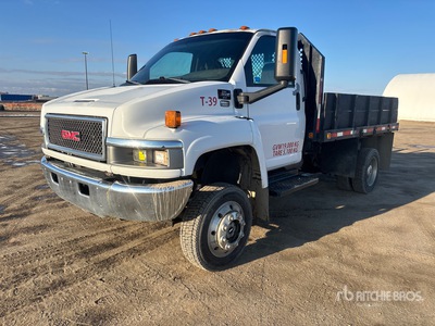 2000 lb Knuckle Boom on 2005 GMC C5500 4x4 Boom Truck